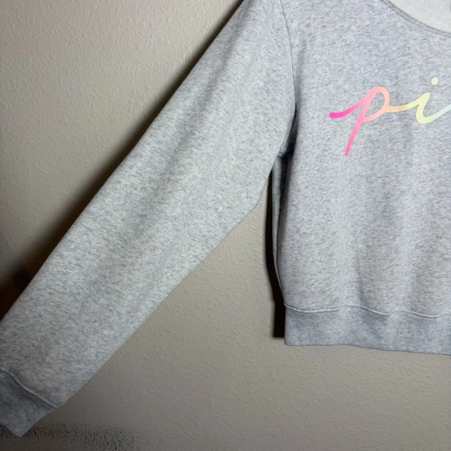 Sudadera VS Rosa Para Mujer Gris Medio Pullover Polar Informal Colorido Logo Foto 4 de 4