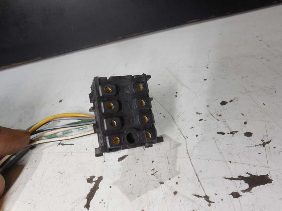 Plugue conector de tear de fio 0135451328 86-94 Mercedes Benz W124 260E 300E SL500 - Imagem 2 de 4