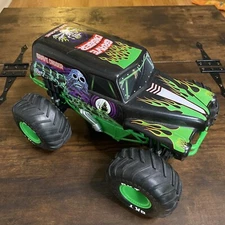 Spin Master GRAVE DIGGER MEGA All-Terrain R/C  Scale Monster Truck No Remote