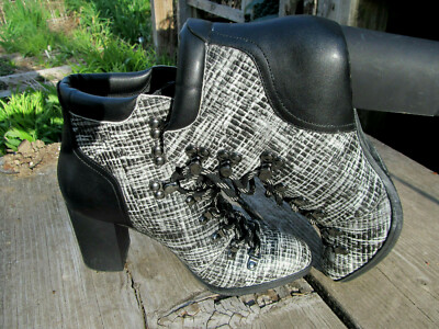Calvin Klein EVEE 34E7802 Fashion Boots, Black & White US Size 8,  EU 38 
