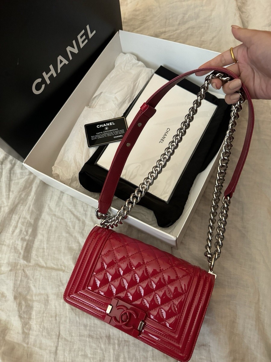 ショルダーバッグ・ポシェット × ヴィンテージ(中古) Chanel Boy Mini Crossbody Bag Chanel Red Patent Leather Quilted Small Boy Bag Flap w