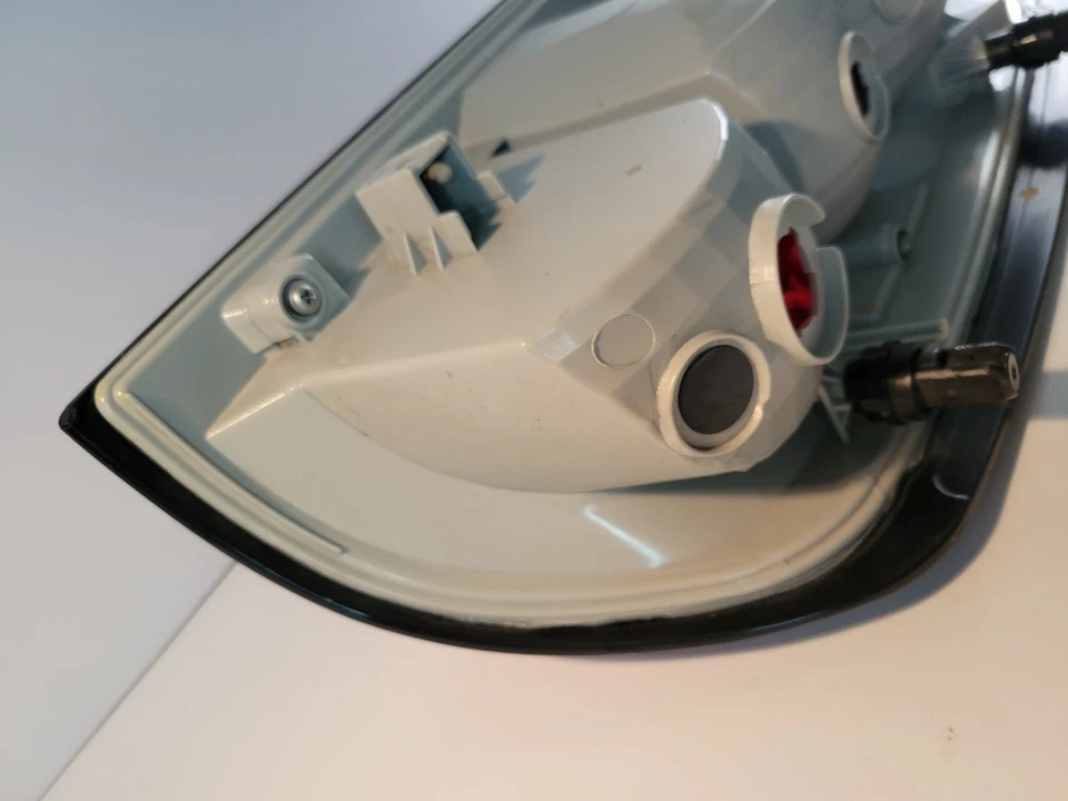 Luz trasera Chevrolet Colorado 2015-2022 lado derecho del pasajero OEM W1287 Foto 4 de 4