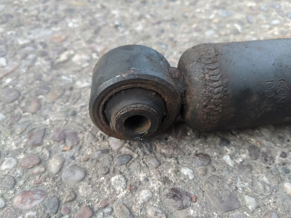 KYB SUSPENSION SHOCK ABSORBER TO FIT TOYOTA RAV4 MK3 - Image 2 of 4