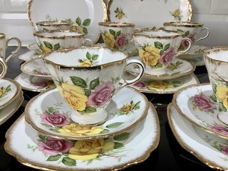 Vintage Windsor English Bone China Teeservice Rosen & reicher Goldrand für 8 Personen