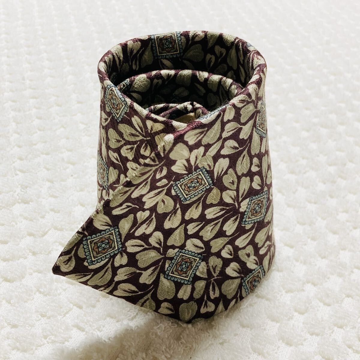 Excellent Condition Christian Dior Tie Petal Jewelry All Over Pattern 100 Silk B thumbnail 2