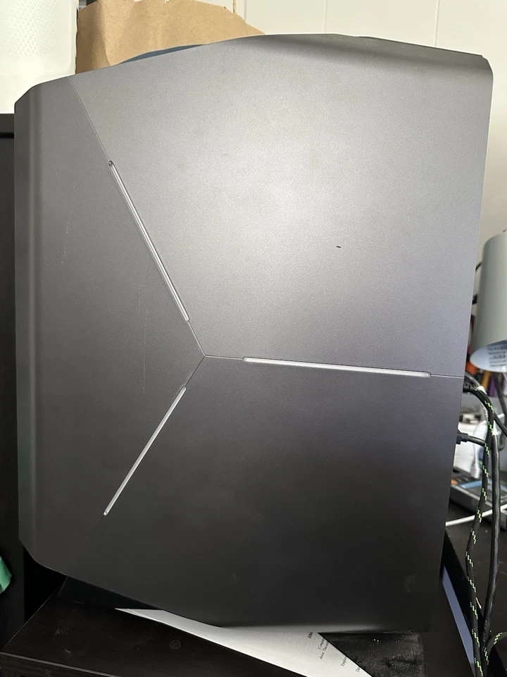 Alienware Aurora R7 -Intel Core i7 - 16GB RAM - NVIDIA GeForce GTX 1080 - 2TB HD - Image 3 of 3