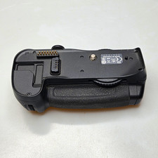 Nikon MB-D10 Multi Power Battery Grip Vertical Shutter Release Tripod Mount