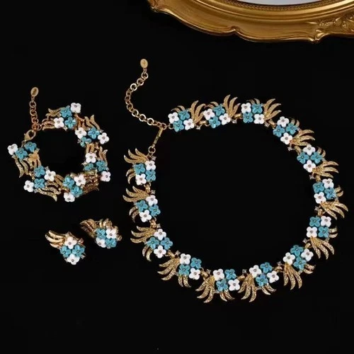 Vintage Trifari Style Floral Necklace Bracelet & Earrings Jewelry Set Gold Tone