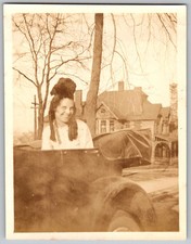 Vtg B&W Snapshot Smiling Woman Unique Hairstyle In Vintage Open Top Car 1920s