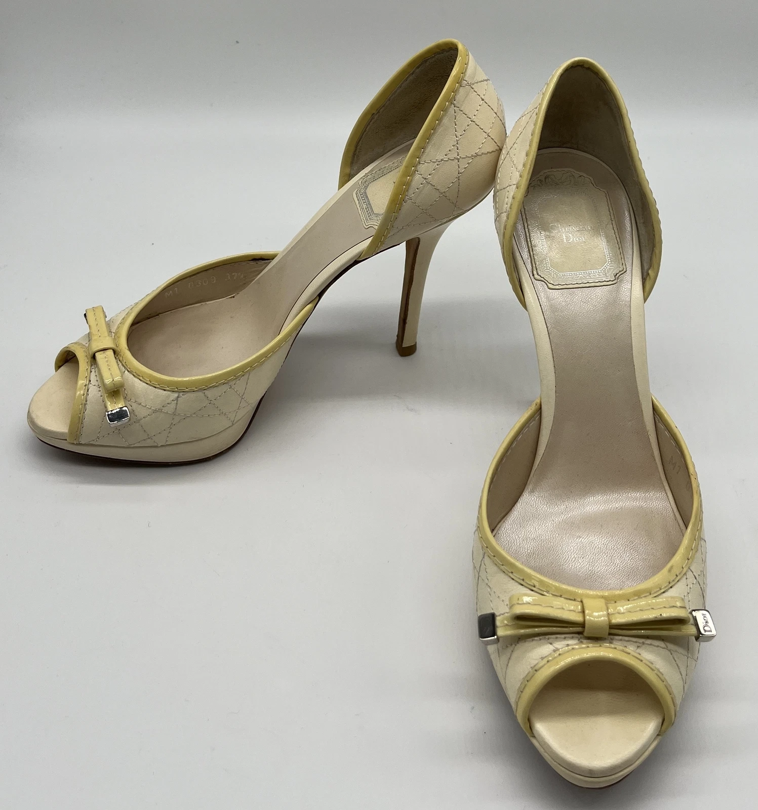Escarpins plate forme d'accent en cuir jaune cannage bout d'œil arc taille 37,5