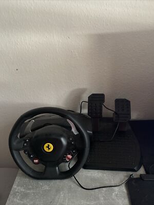 Gaming Lenkrad mit Gaspedale(Ferrari)
