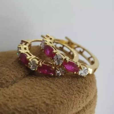 Huggie-Creolen 2 kt Ovalschliff Lab Created roter Rubin 14 K Gelbgold vergoldet
