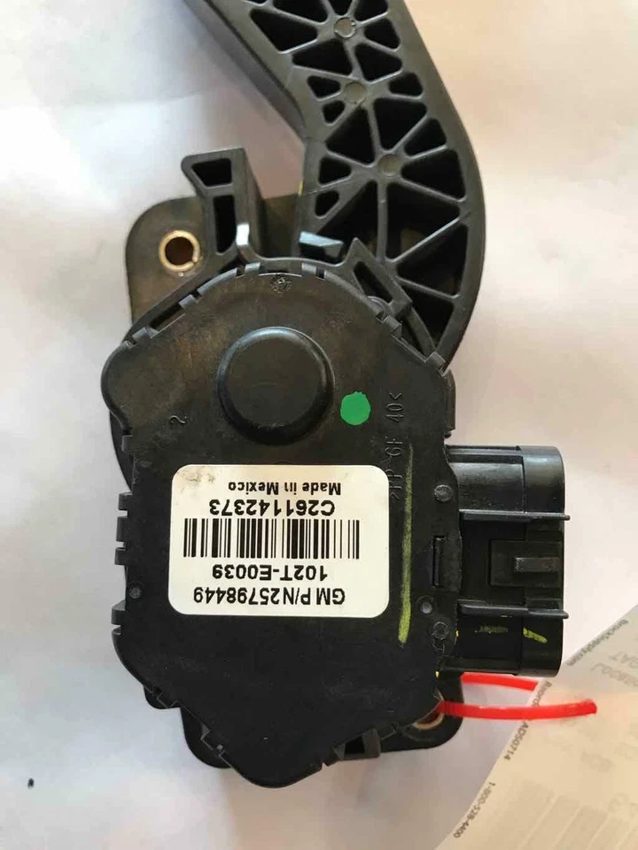 Chevrolet Equinox 2015 freno de pie de emergencia delantero acelerador de pedal de gasolina Foto 4 de 4