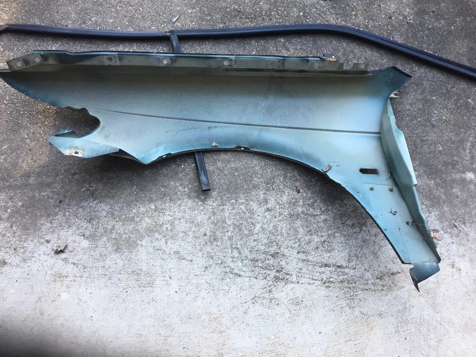 Guardabarros delantero derecho verde hatchback Saab 900S 1994-1998 nueva generación  Foto 3 de 3