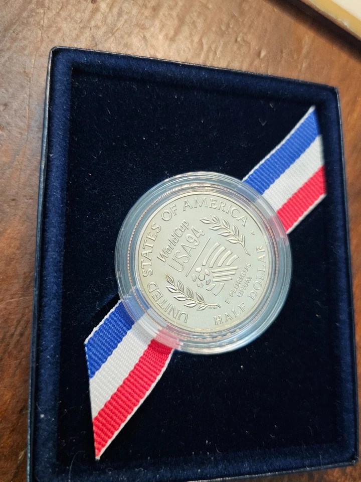 World Cup 94 Commemorative Mint Proof Coin Rare - Image 4 of 4