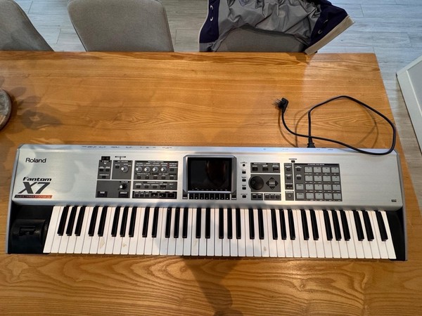 Roland Fantom X7