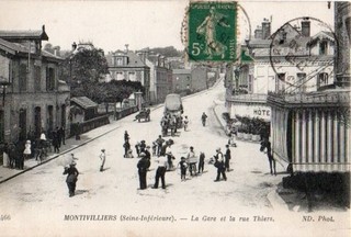 76 CPA DEBUT 1900 MONTIVILLIERS LA GARE ET LA RUE THIERS