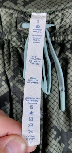 Lululemon 4 Jet Crop Slim Luxtreme Ziggy Snake Fatigue Green Gator Womens Size 6 - Picture 4 of 6