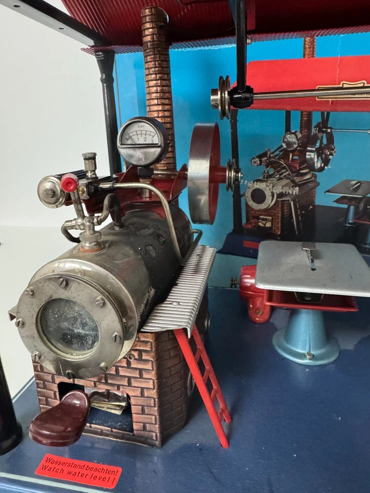 VINTAGE Wilesco DAMPFMASCHINE mit Werkstatt D 141/66 mit Dynamo OVP. WEST-GERMAN - Bild 2 von 4