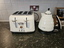  Delonghi White Kettle And Toaster Set