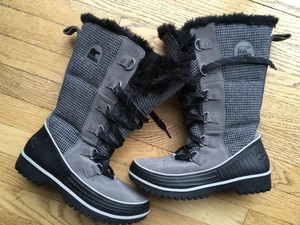 sorel houndstooth boots
