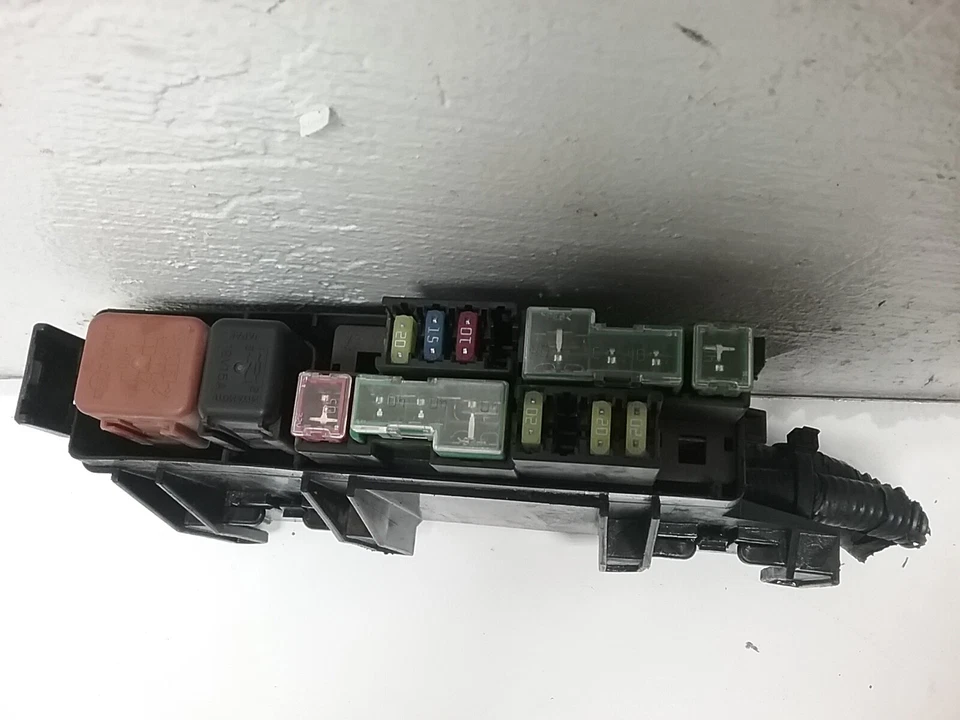 Módulo de relé de caja de fusibles Nissan Quest S 2004-2007 7154-7055-30 Foto 2 de 4