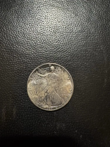 1986 .999 FINE SILVER EAGLE WALKING LIBERTY DOLLAR COIN IN VERY NICE CONDITION