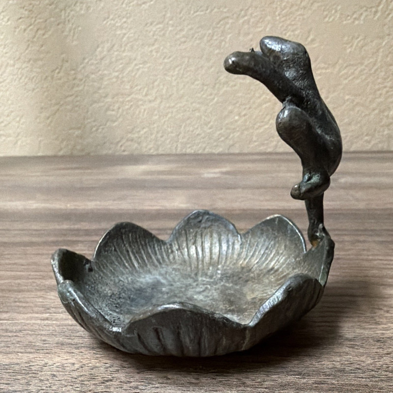 Vintage Solid Brass Frog Lily Pad Ashtray Trinket Dish Ring Holder Figurine