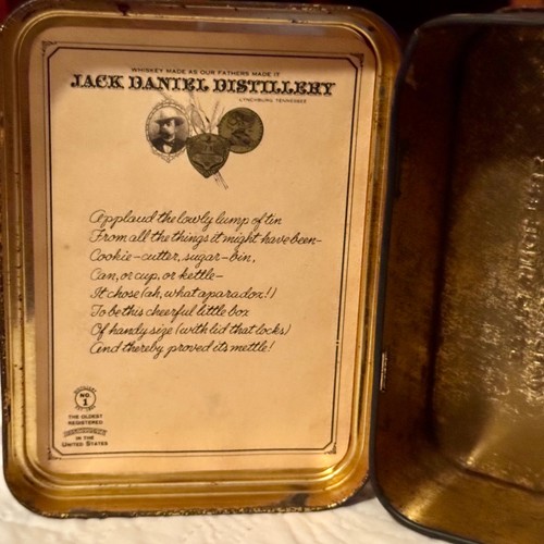 VINTAGE JACK DANIELS OLD N.7 BRAND Old Time Tennessee Whiskey Tin, 5" X 3-3/4", ottime condizioni - Foto 2 di 8