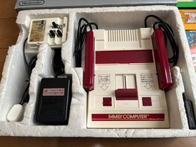 Nintendo Famicom Console with BOX and Manual, 10 Games 0321