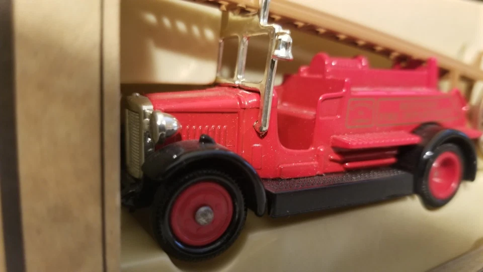 1934 Dennis Fire Engine London Die Cast Metal Model - Lledo Days Gone 12004 - Image 2 of 4