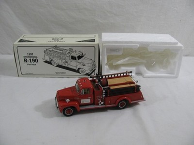 First Gear 1/34 Texaco Star Enterprise 1957 International R-190 Fire Truck New!