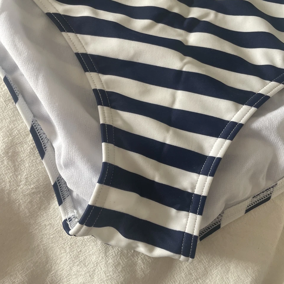 Sehr gut erhaltener Bikini im maritimen Stil  - Bild 2 von 4