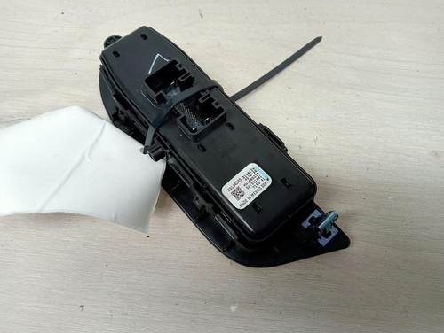 HOLDEN EQUINOX POWER WINDOW SWITCH RH FRONT (MASTER SWITCH), EQ, MANUAL FOLDING - Picture 5 of 12