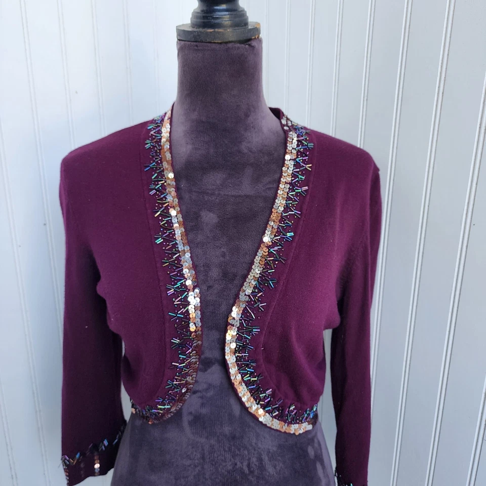 CACHE Púrpura Berenjena Lentejuelas Bolero Encogerse de hombros Chaqueta Formal Recortada Cuentas Top Talla S Foto 2 de 4