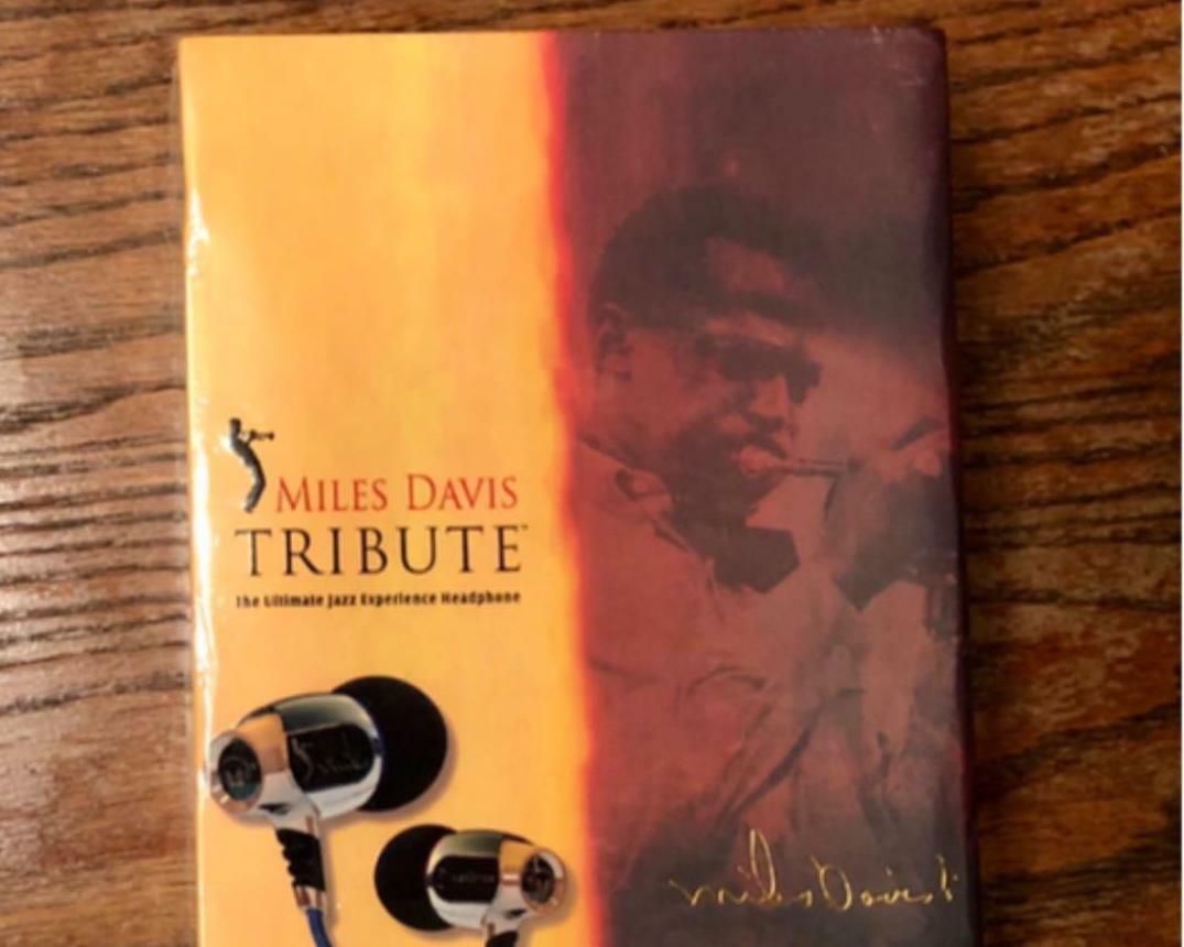 MONSTER CABLE Miles Davis Tribute Limited Canal Type MONSTER CABLE Miles Davis Tribute Limited Canal Type