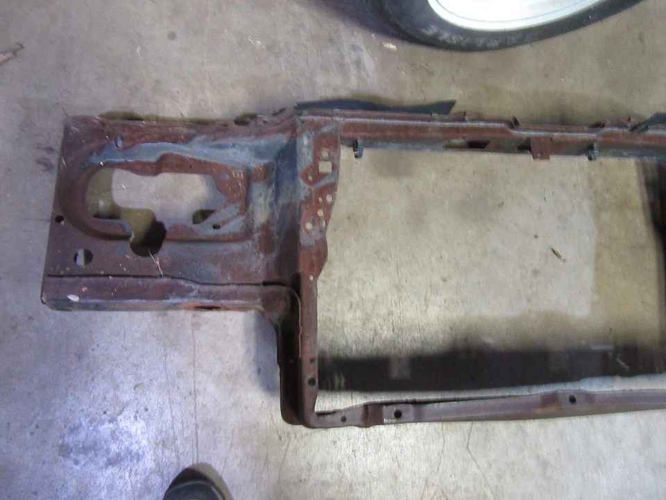 Pontiac Bonneville 1983 radiador delantero núcleo soporte montaje marco conjunto Foto 2 de 4