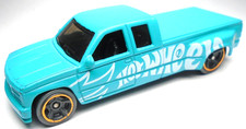 2018 HOT WHEELS CUSTOMIZED CHEVY C3500 BLUE DIECAST 3 1/8" PICKUP TRUCK W/ WHITE