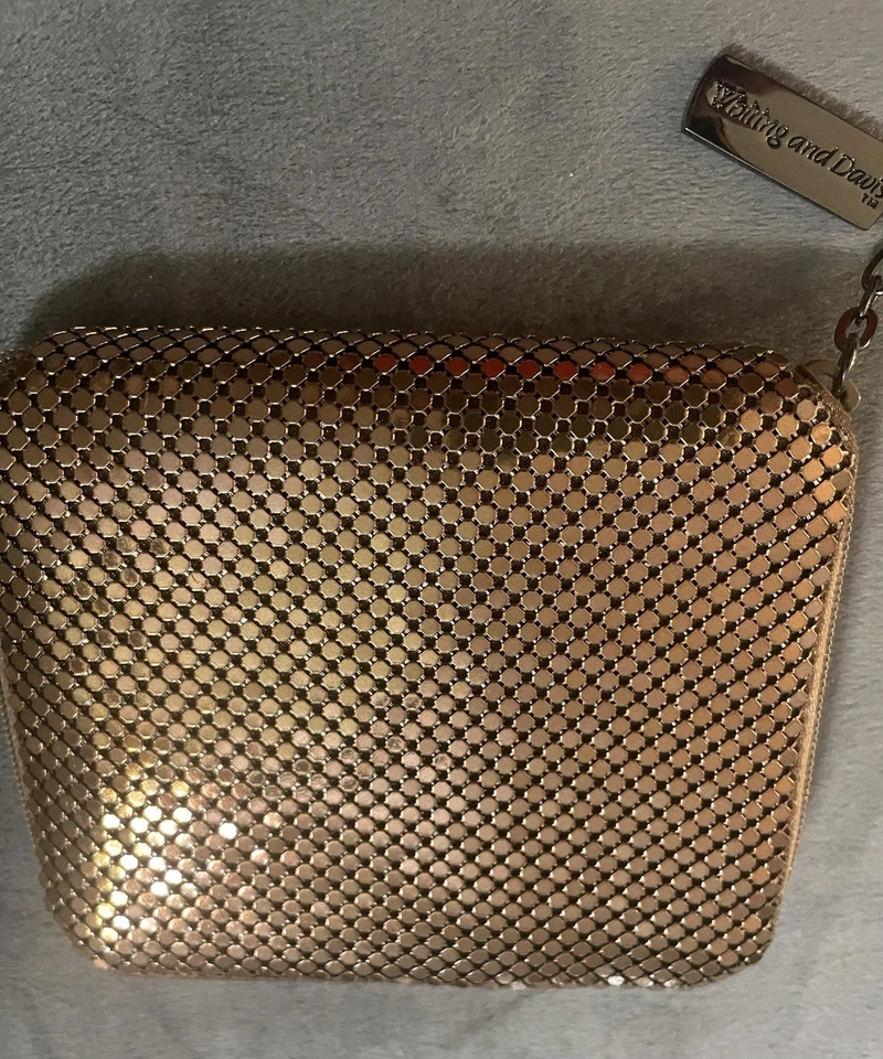 Cartera Whiting & Davis de malla de bronce con cremallera alrededor Foto 3 de 4