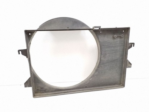 Radiator cooling fan shroud