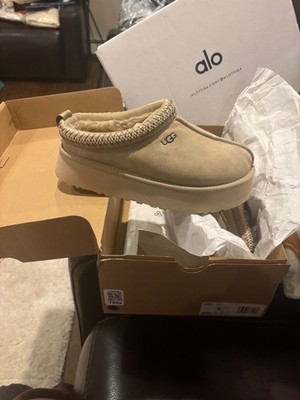 UGG Tazz Women's Size 8 Suede Platform Clog - Mustard Seed (1122553-MDSD)