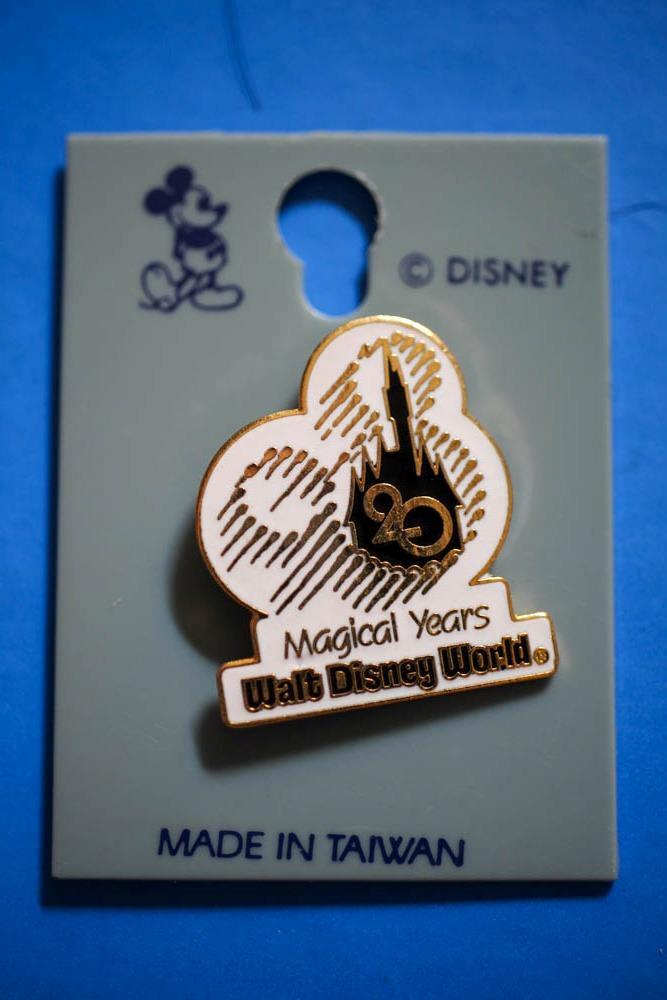ON CARD-  WALT DISNEY WORLD 20 MAGICAL YEARS PIN