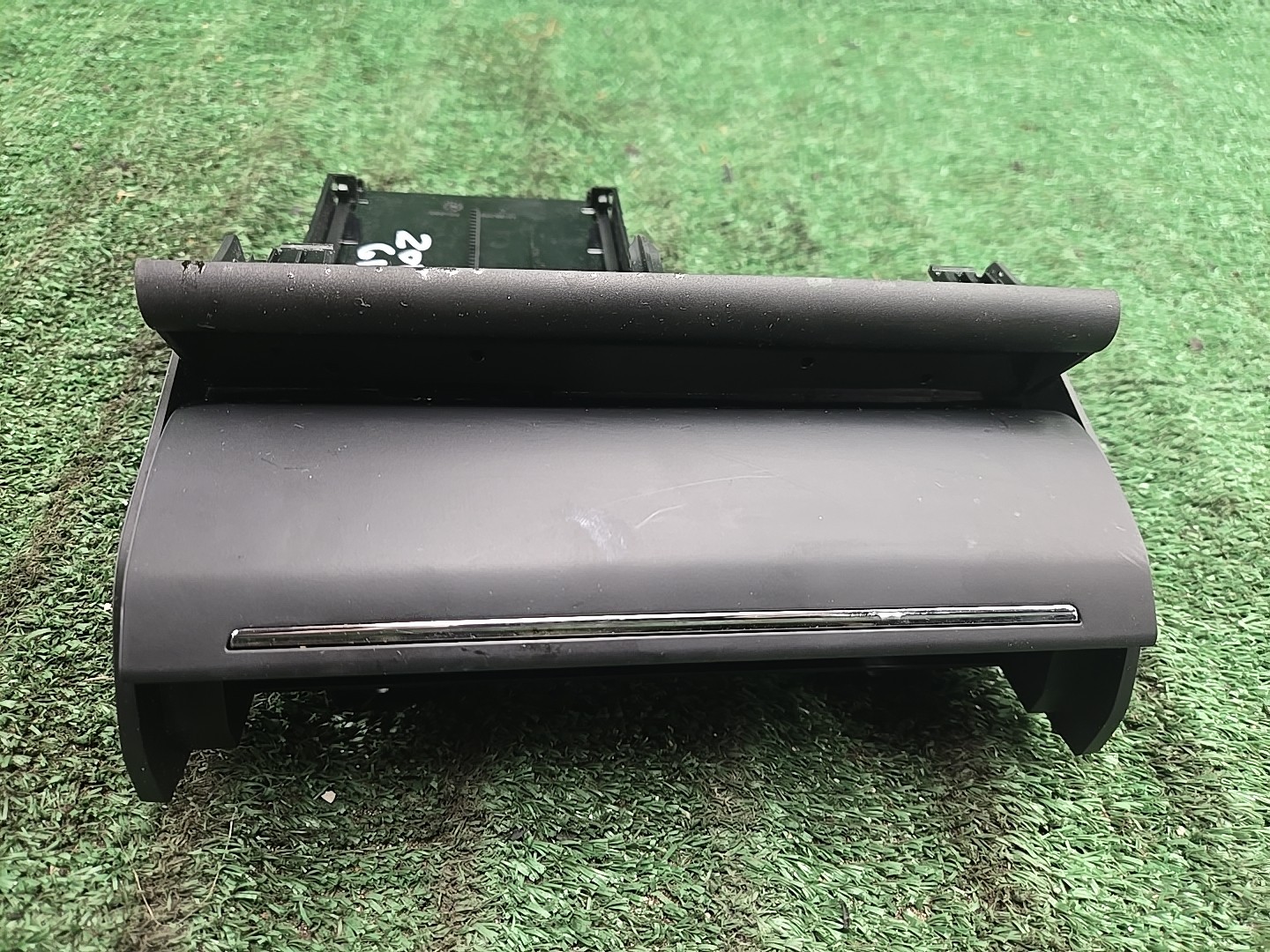 2014 - 2024 MASERATI GHIBLI DASH BIN TRAY COMPARTMENT PHONE HOLDER OEM 670066186