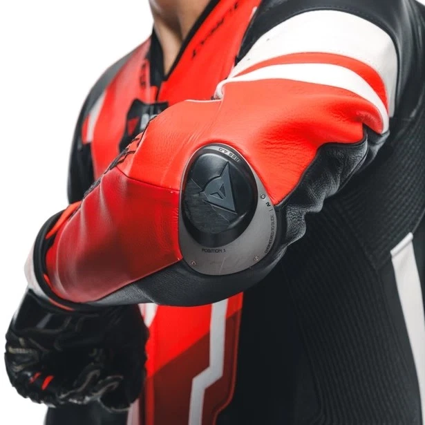 Black Red Fluo White, photo 6 of 7