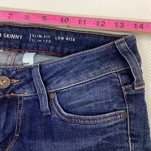 Pantalones de mezclilla azules de tiro bajo ajustados Mustang Gina talla 8 W27 L30 (435F) para dama nuevos con etiquetas - Imagen 8 de 9