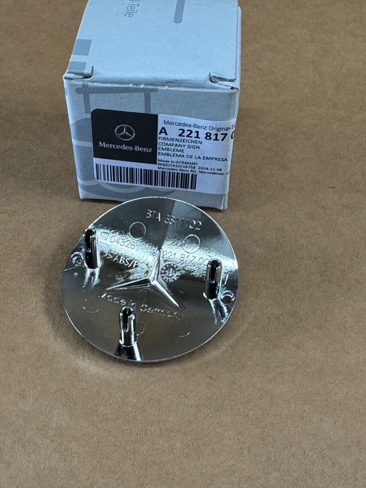Mercedes-Benz Clase E S GENUINO Mercedes Estrella E emblema insignia en la carcasa de la parrilla NUEVO Foto 4 de 4