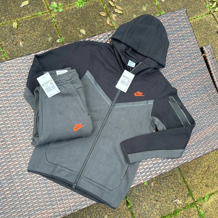 old gen nike tech fleece