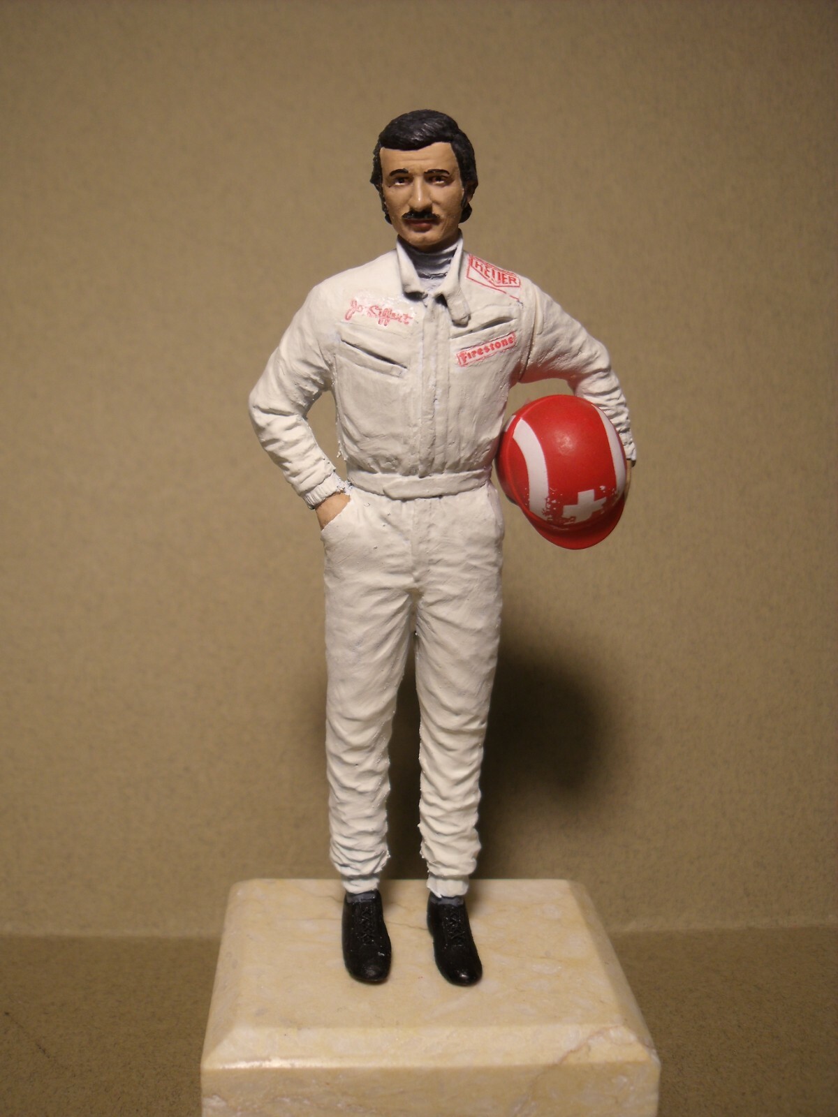 Figurine 1/18 Joseph Siffert vroom en résine brute à peindre pour diorama de collection