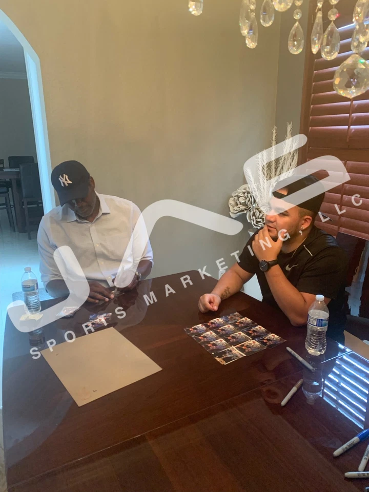 Карта с автографом Ларри Джонсона 1999 SkyBox No44 New York Knicks инкапсулированная PSA - Изображение 3 из 3