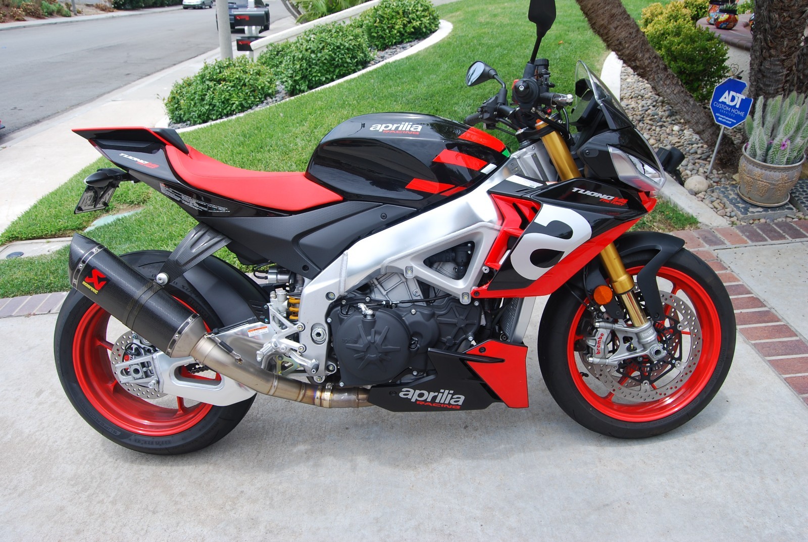 2021 APRILIA TUONO V4 1100 FACTORY